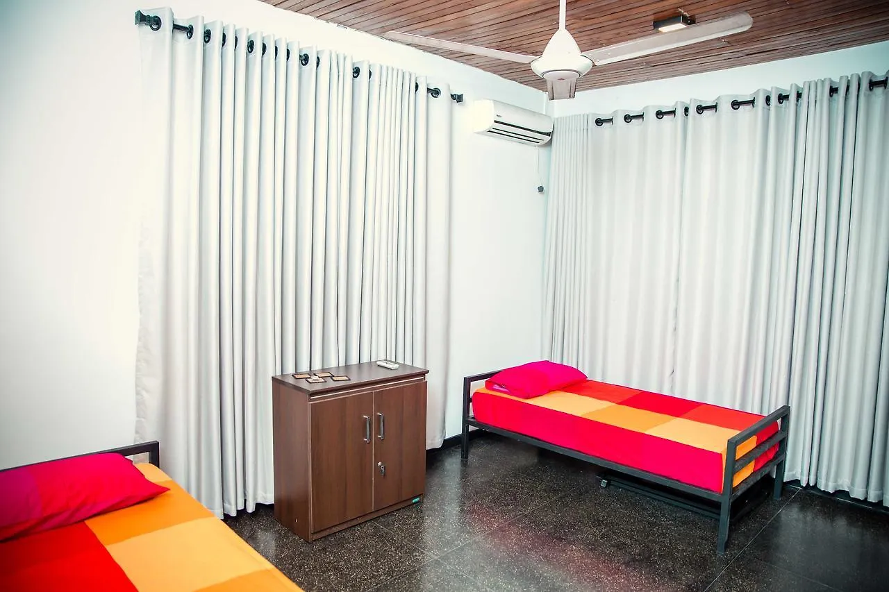 Tuk Tuk Hostels Colombo Sri Lanka