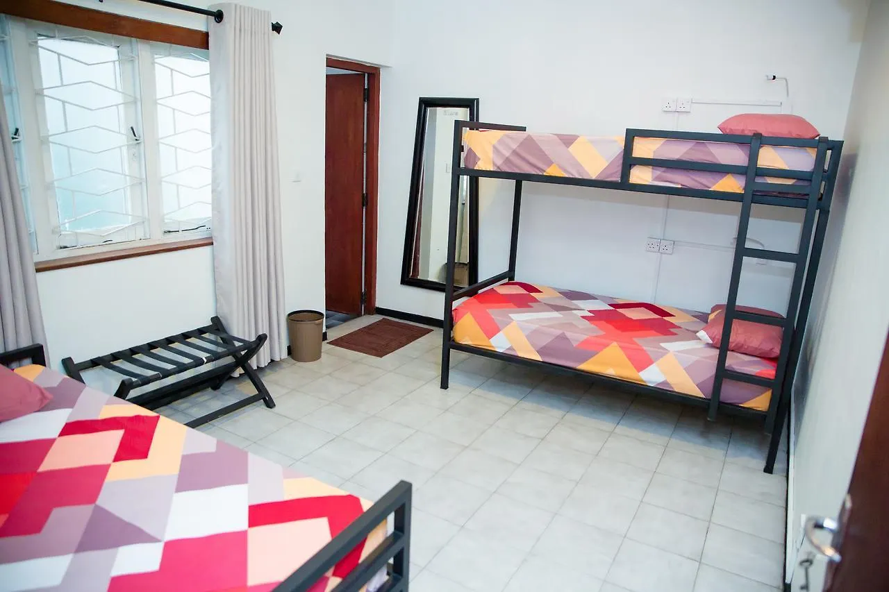 Tuk Tuk Hostels Colombo Sri Lanka