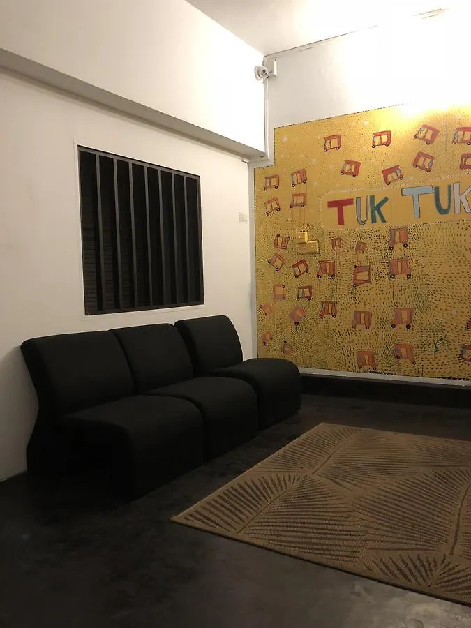 Tuk Tuk Hostels Colombo Sri Lanka